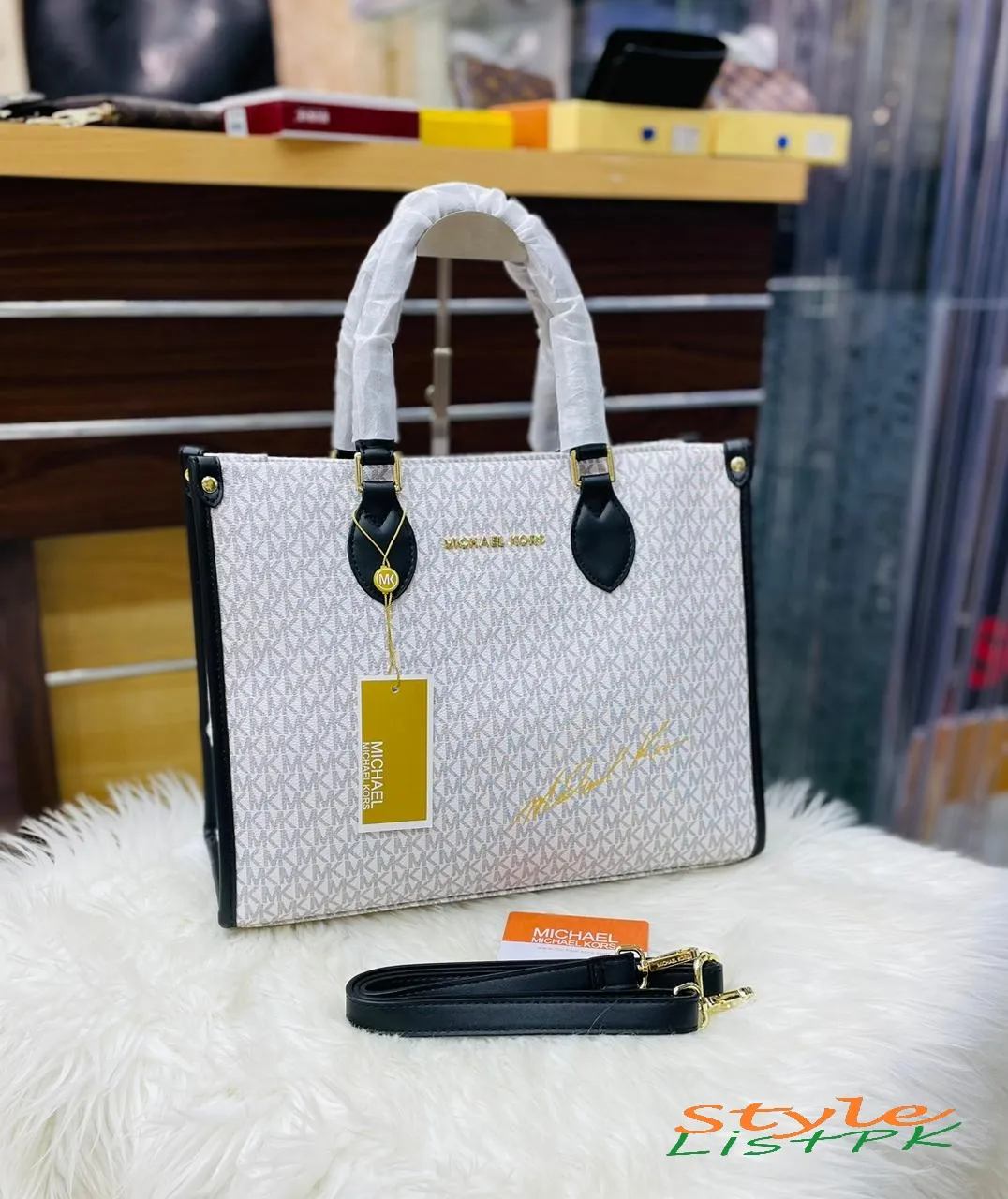 Best Price MICHAEL KORS. AAA quality 